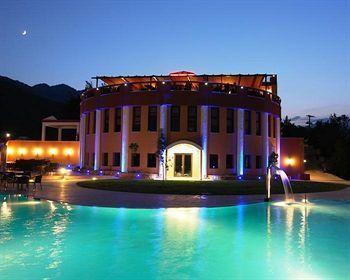 Mouzaki Palace Bagian luar foto